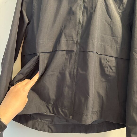 Tentree Nimbus Short Rain Jacket Black Recycled Materials - Picture 4 of 11